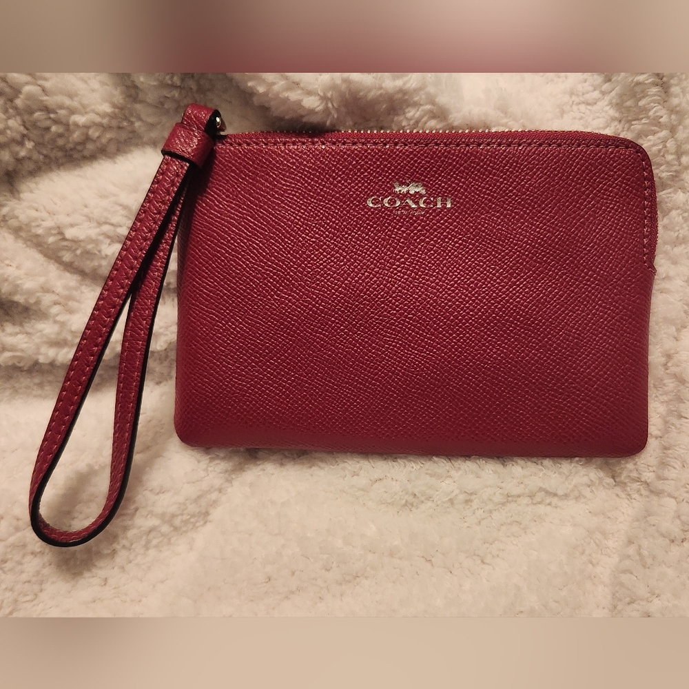 Coach Corner Zip Wristlet EUC